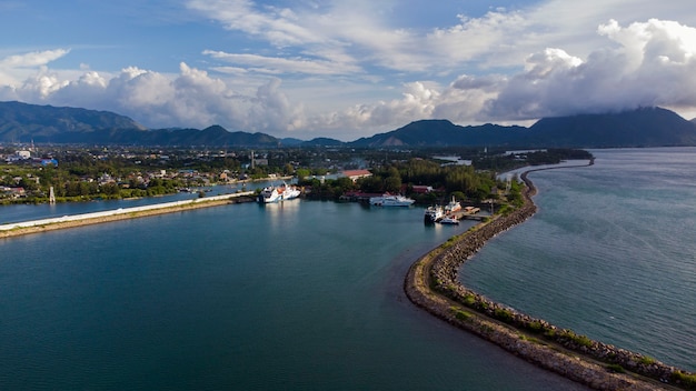 Piccolo porto vicino alla spiaggia di Ulee Lheue Banda Aceh city