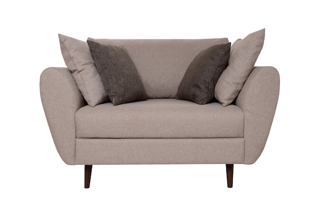 Piccolo sofà grigio moderno del tessuto con i cuscini isolati su bianco.