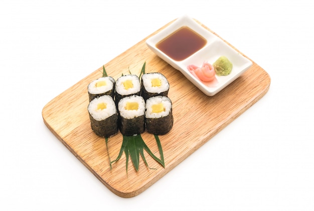 Pickled ravanello maki sushi- stile cibo giapponese