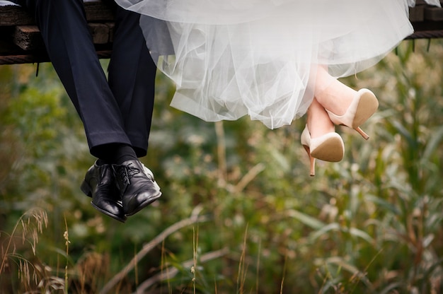 Piedi di sposi, scarpe da sposa