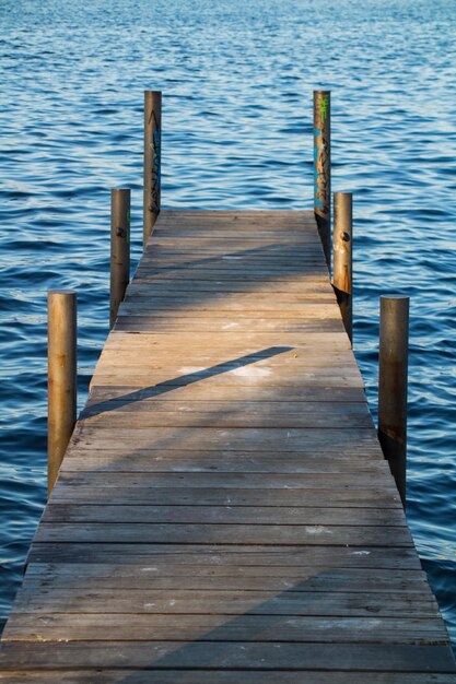 Piero di legno sul lago