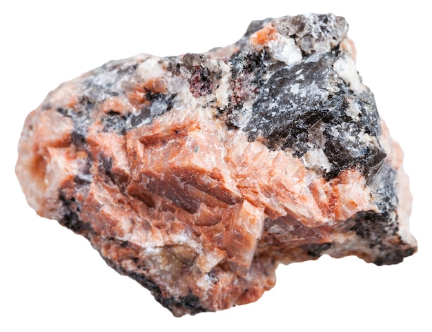 Pietra di granito rosso isolata su bianco