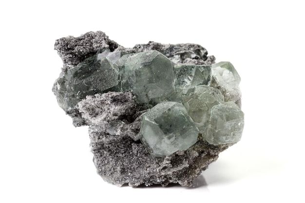 Pietra macro Minerale di fluorite su sfondo bianco