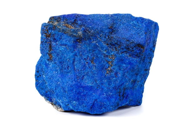 Pietra minerale Macro Azurite con inserti in pirite su sfondo bianco