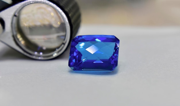 Pietra preziosa dello zaffiro blu Blu costoso