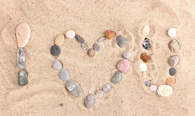 Pietre d'amore sulla sabbia