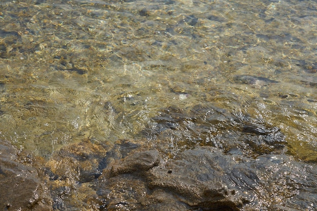 Pietre sulla costa del Mar Rosso in Egitto