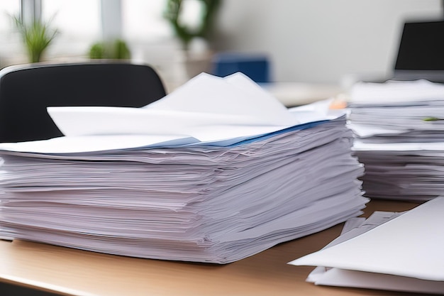 pila di documenti sul tavolo in ufficiopila di documenti sul tavolo in ufficiopila di documenti cartacei in o