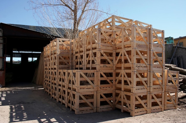 Pila di pallet di legno