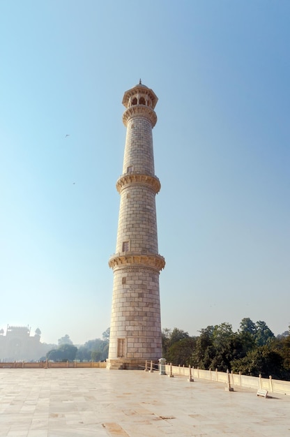 Pilastri del Taj Mahal Agra India alta torre bianca una delle quattro parti del mausoleo