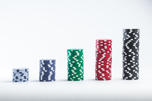 Pile differenti di fiches da poker