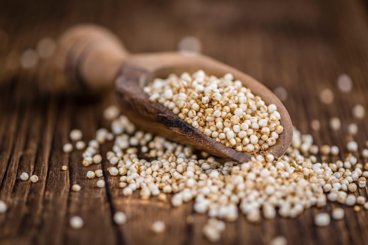 Photo pile of puffed quinoa selective focus