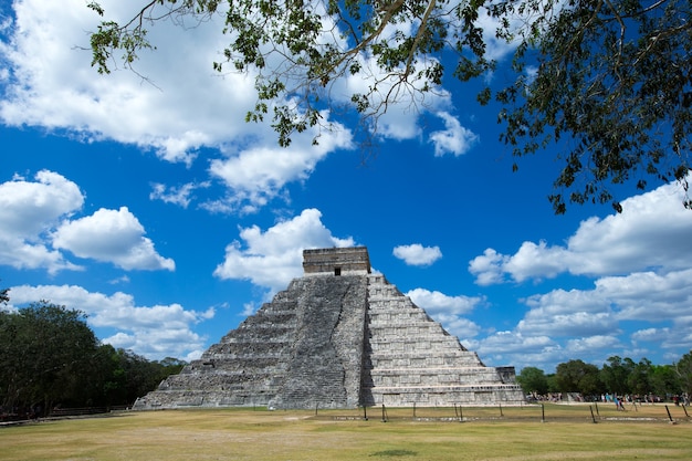 Piramide di Kukulkan nel sito di Chichen Itza, Messico