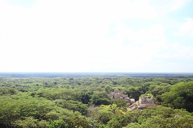 piramidi messicane città antica maya, paesaggio america precolombiana chicenica maya