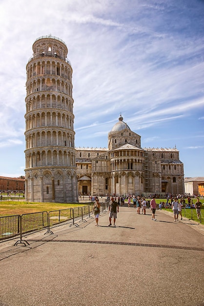 Pisa, Italia - 29 agosto 2012: Torre Pendente di Pisa e Cattedrale in Italia in estate