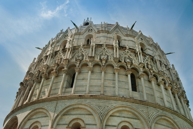 Pisa Italia Toscana 20 luglio 2013 frammento della torre della cattedrale Battistero di San Giovanni