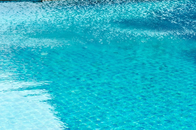 Piscina blu Pronto a giocare caldo per chi ama giocare con lo spazio della copia.