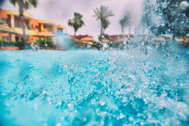 Piscina con cascata