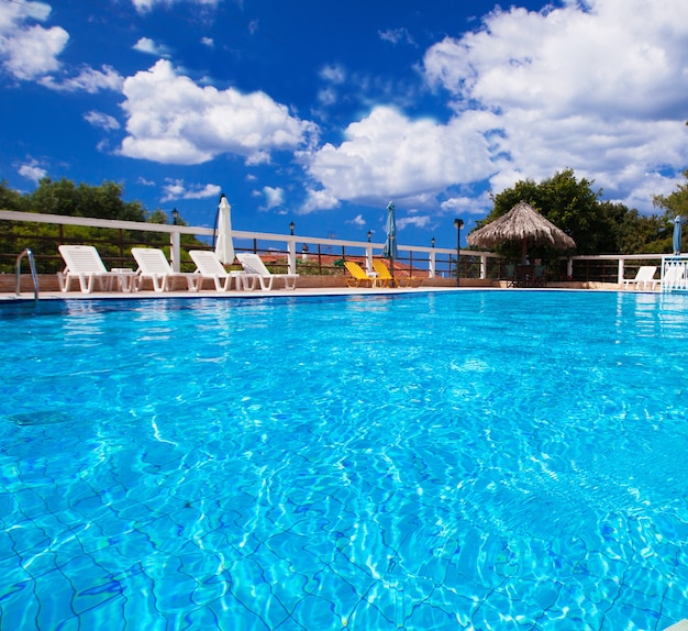 Piscina con scala in hotel, Grecia