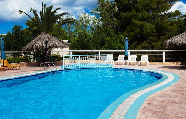 Piscina in una villa per vacanze in Grecia.