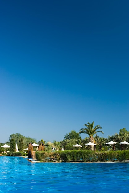 Piscina nel lussuoso hotel greco