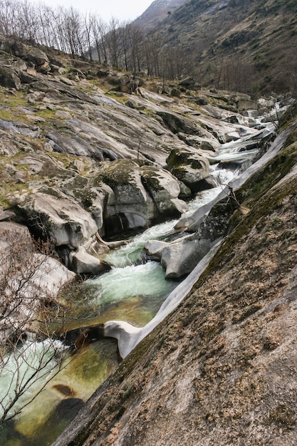 Piscine naturali di Los Pilones nella gola della Garganta de los infiernos, valle del Jerte, Caceres, Spagna.