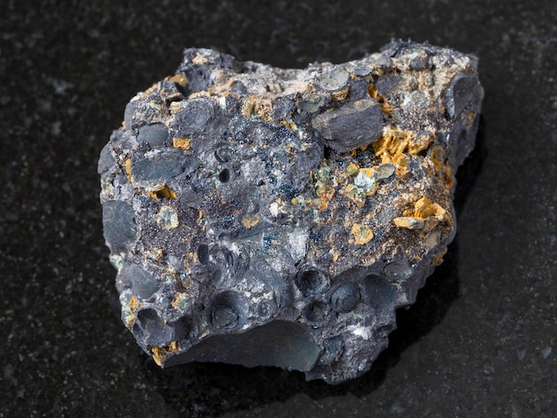 Pisolite da magnetite ed ematite minerale su scuro