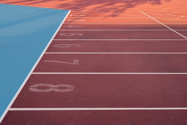 Pista da corsa vuota nello stadio