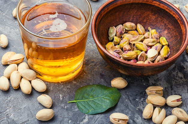 Pistacchi in una ciotola