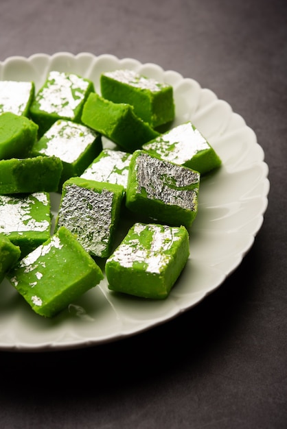 Pistacchio MavaÃ‚Â o khoa dolce altrimenti chiamato pista Barfi, burfi, barfeeÃ‚Â o peda, un dolce indiano di colore verde