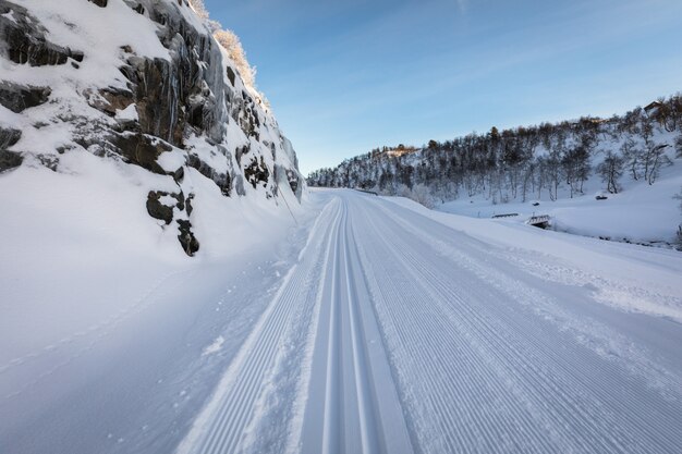 Piste da sci appena preparate in montagna a Setesdal, Norvegia