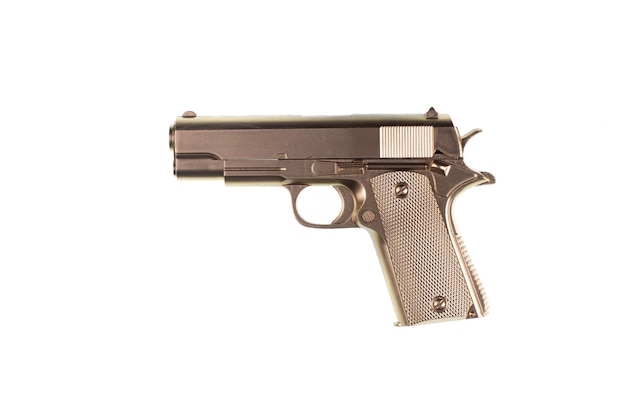 pistola d'oro isolata su sfondo bianco