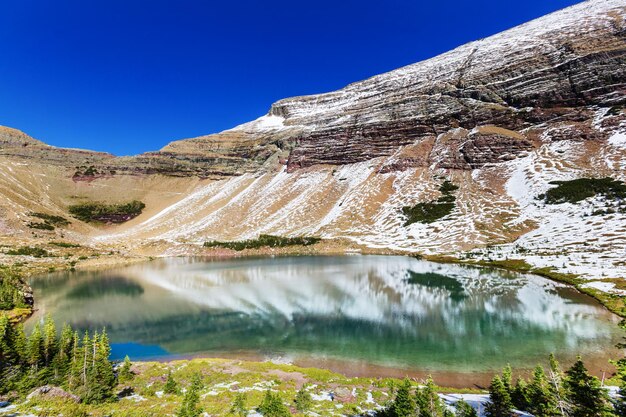 Pittoresche cime rocciose del Glacier National Park, Montana, USA