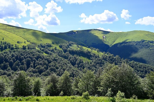 pittoresco e bellissimo scenario di montagna