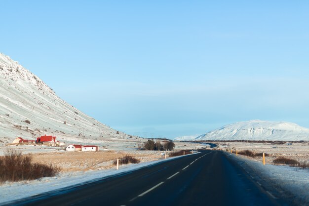 Pittoresco paesaggio invernale dell'Islanda.