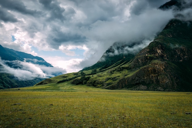 Pittoresco paesaggio montano.