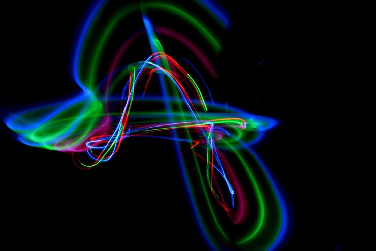 Foto pittura a luce multicolore su sfondo nero