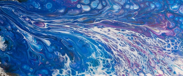 Pittura astratta acrilica originale in blu e bianco che rappresenta il movimento delle onde. Dipinto dal fotografo.