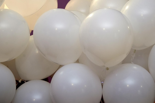 Più palloncini nello spazio colore sfumato Colore bianco