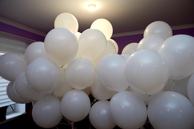 Più palloncini nello spazio colore sfumato Colore bianco