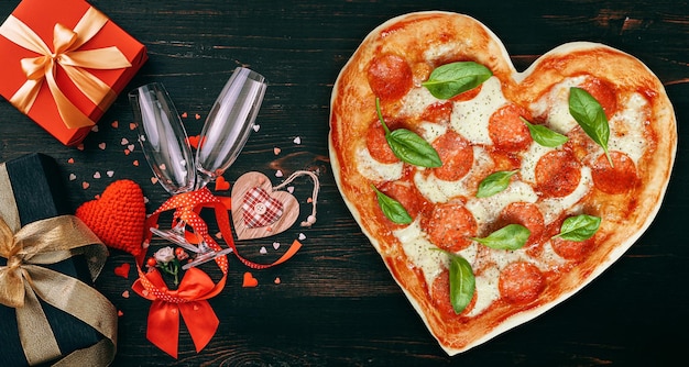 Pizza a forma di cuore per la cena di San Valentino