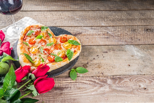 Pizza a forma di cuore per San Valentino