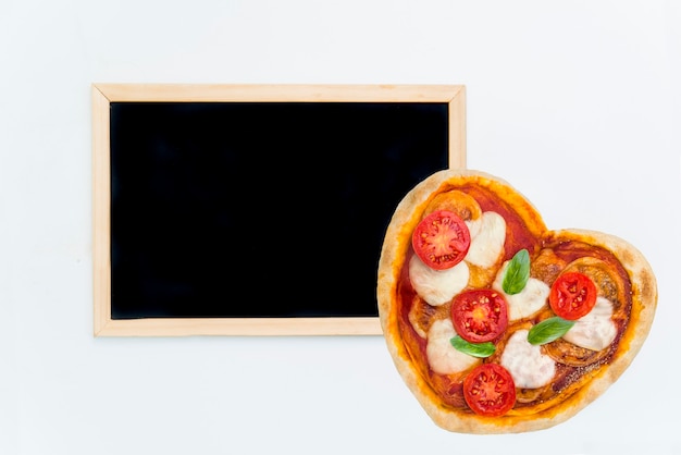 Pizza a forma di cuore per una serata speciale