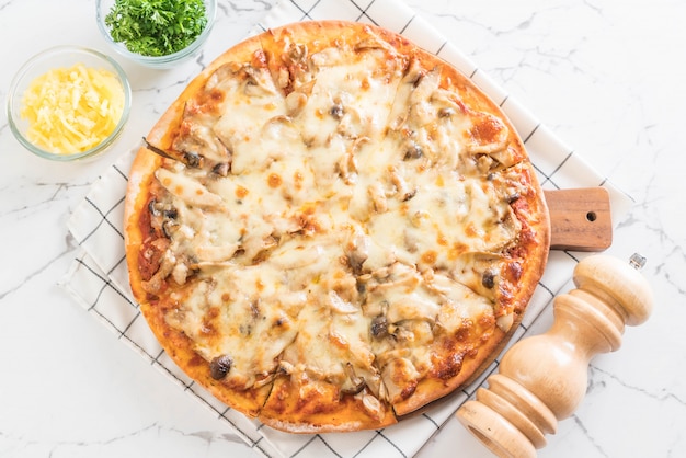 pizza ai funghi con salsa di miso