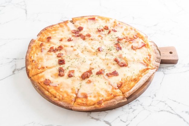 pizza al bacon e formaggio