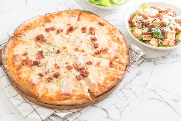 pizza al bacon e formaggio