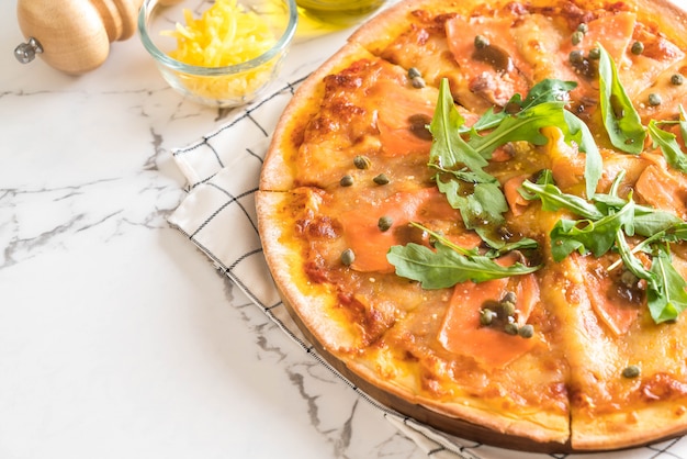 pizza al salmone affumicato