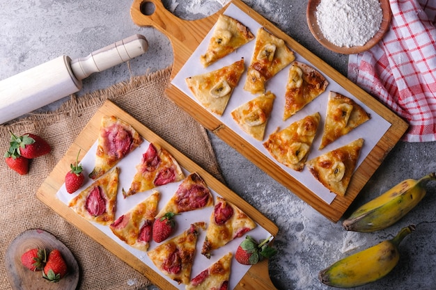 pizza alle banane e pizza alle fragole laici piatta