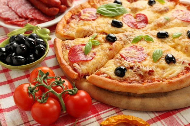 Pizza appena sfornata da vicino