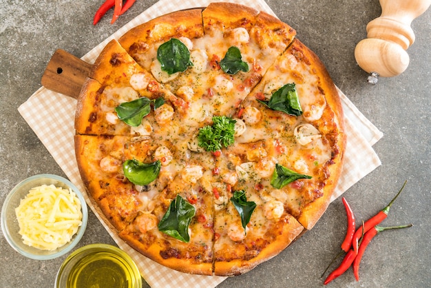 pizza con gamberi piccanti (Tom Yum)